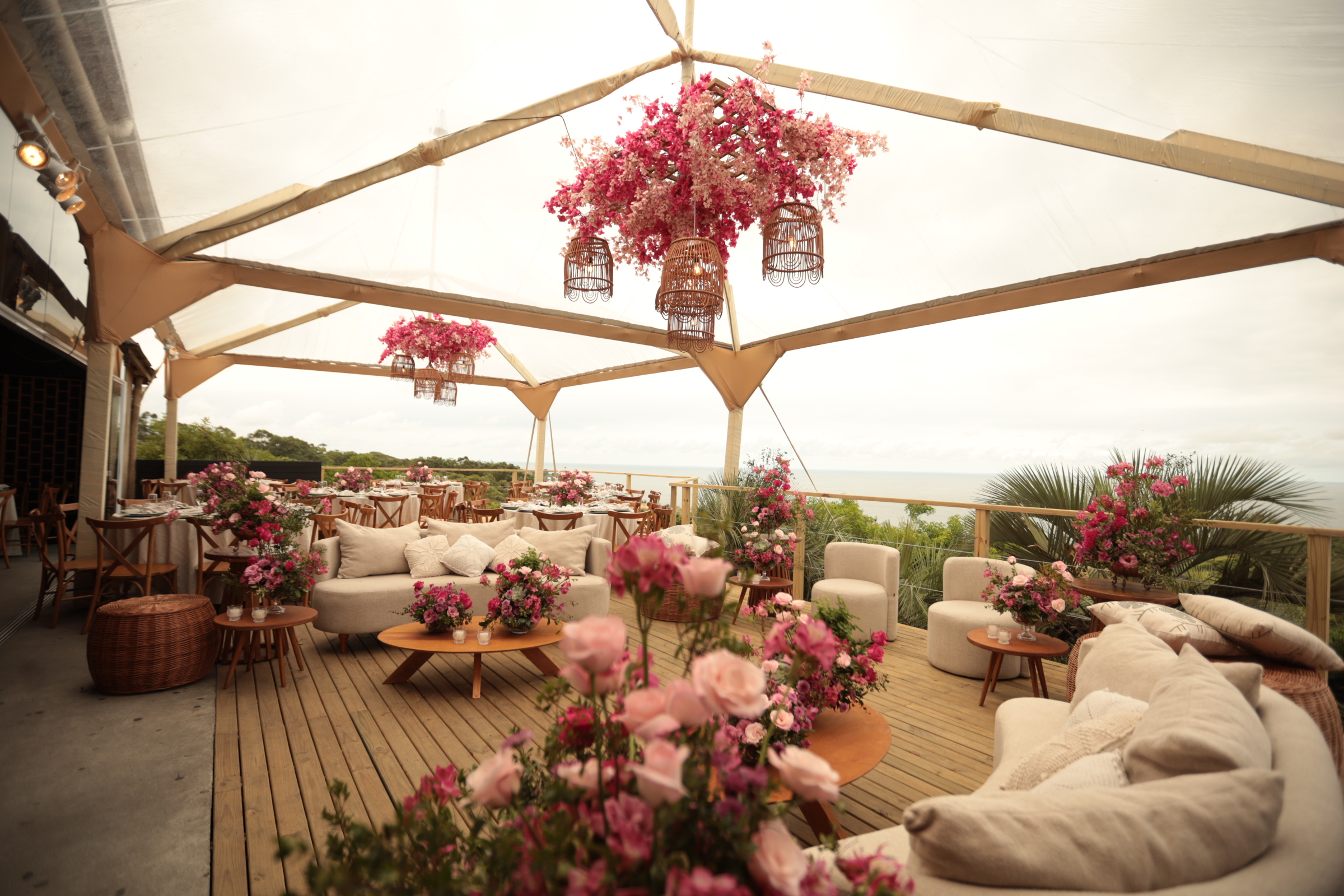 deck preparado para casamento